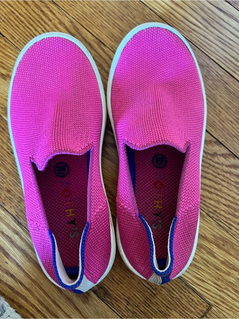 Little girls hot pink Rothy’s 13